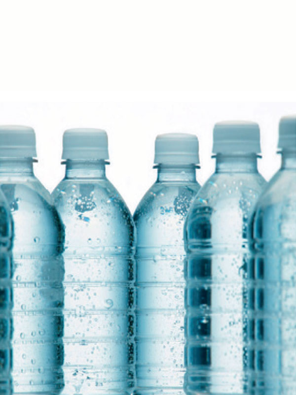 Comparatif de dépenses annuelles entre l'eau en bouteille et l'eau purifiée par EMMO
